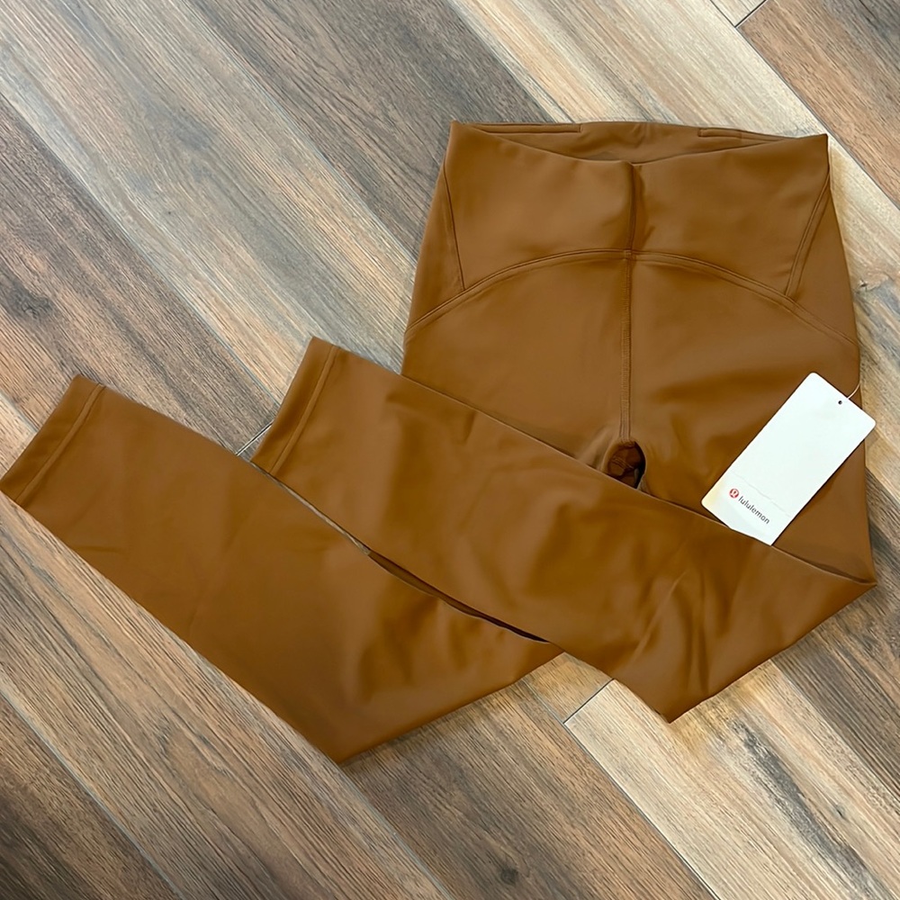 🍋Lululemon InStill High-Rise Tight 25"
Copper Brown
Size 6